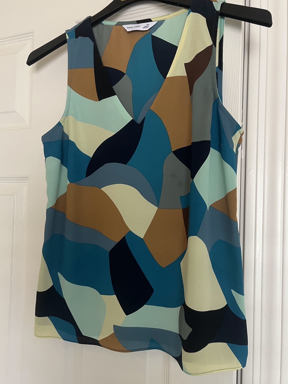 Nine West Teal Multi-Color Sleeveless V-Neck Tank!